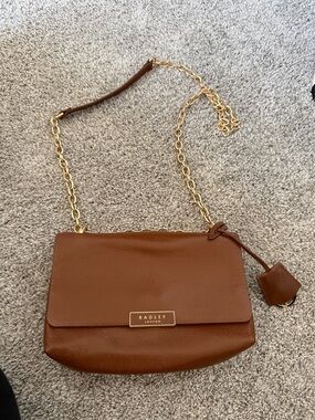 RADLEY LONDON Brown Pebbled Leather Crossbody Bag with Gold Chain